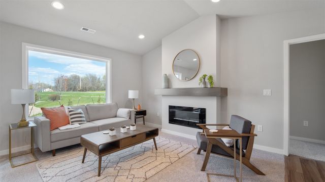 4375 E 44th Street, Des Moines, IA 50317