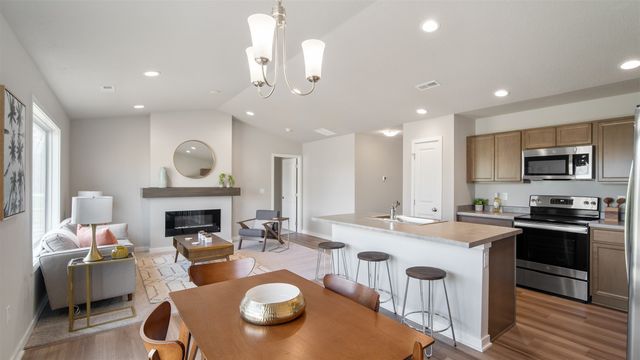 4375 E 44th Street, Des Moines, IA 50317