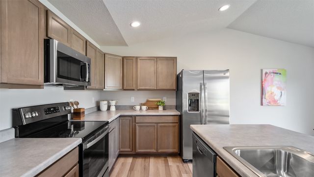 4375 E 44th Street, Des Moines, IA 50317