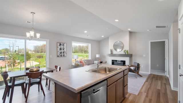 4375 E 44th Street, Des Moines, IA 50317