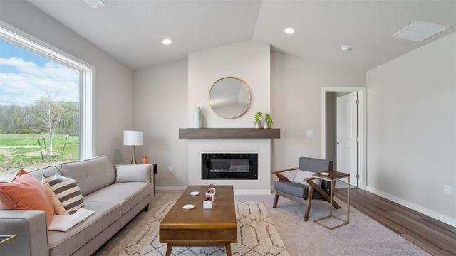 4375 E 44th Street, Des Moines, IA 50317