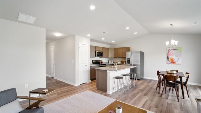 4375 E 44th Street, Des Moines, IA 50317