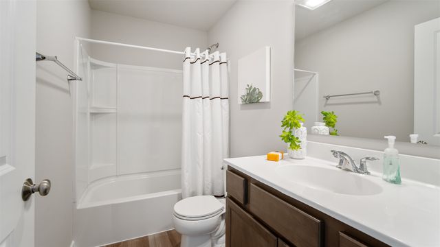 4375 E 44th Street, Des Moines, IA 50317