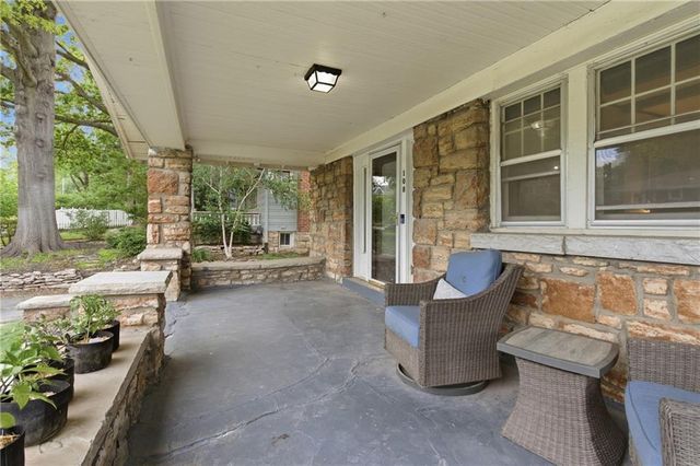 108 W 61st Terrace, Kansas City, MO 64113