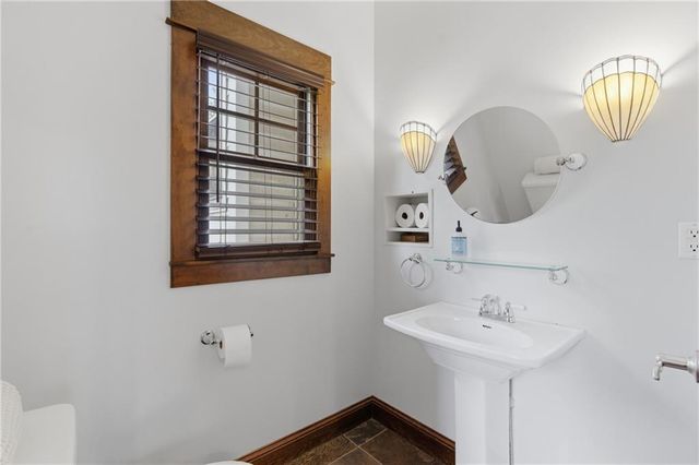 108 W 61st Terrace, Kansas City, MO 64113