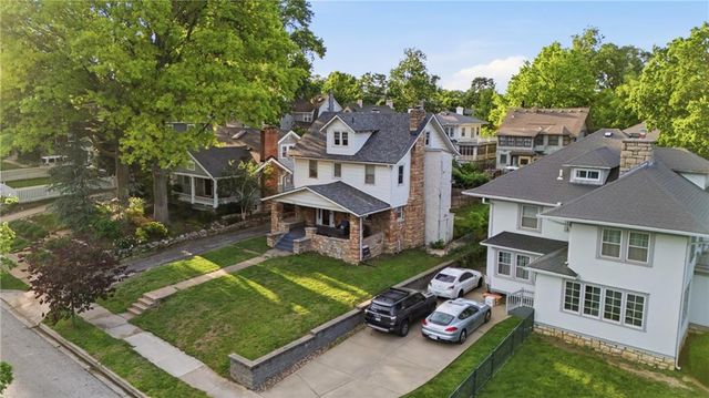 108 W 61st Terrace, Kansas City, MO 64113