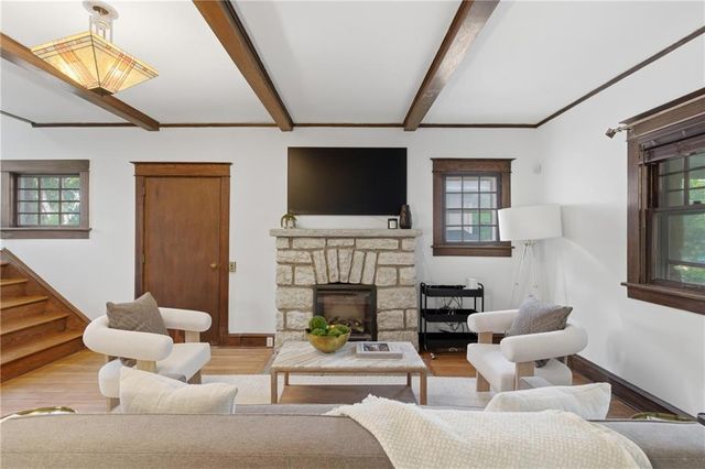 108 W 61st Terrace, Kansas City, MO 64113