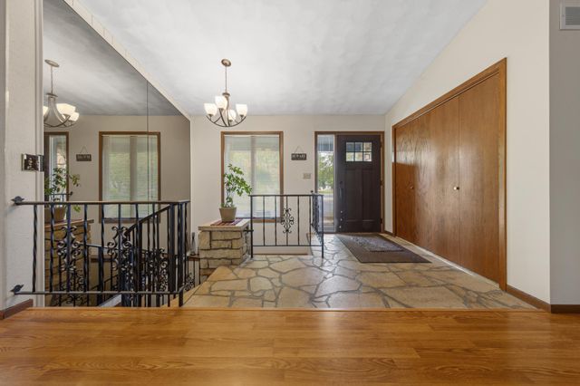 23 Holiday Court, North Mankato, MN 56003