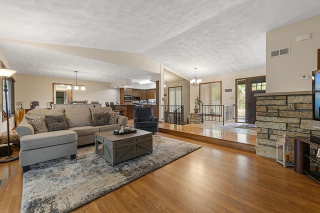 23 Holiday Court, North Mankato, MN 56003