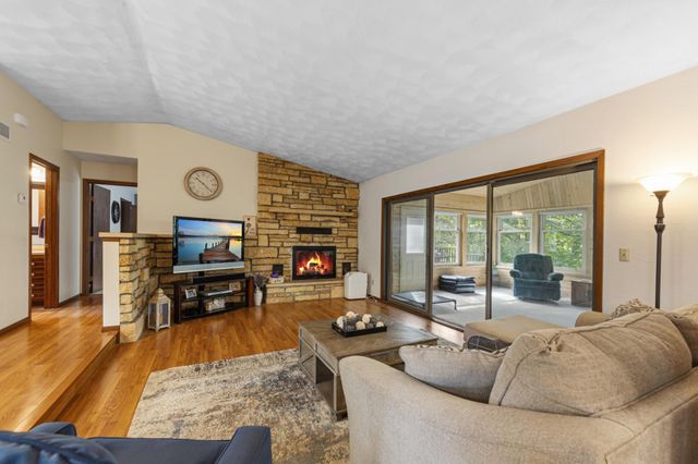 23 Holiday Court, North Mankato, MN 56003