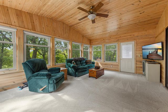 23 Holiday Court, North Mankato, MN 56003