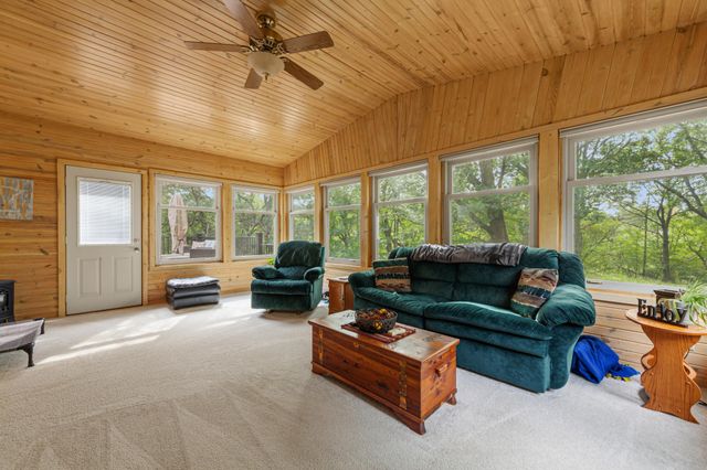 23 Holiday Court, North Mankato, MN 56003