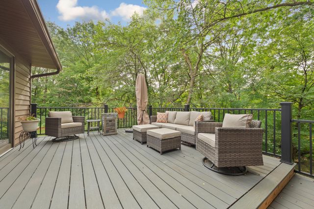 23 Holiday Court, North Mankato, MN 56003