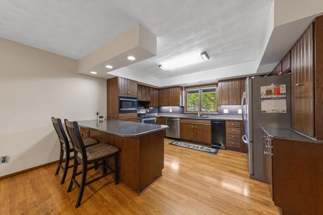 23 Holiday Court, North Mankato, MN 56003