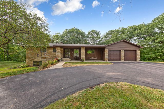 23 Holiday Court, North Mankato, MN 56003