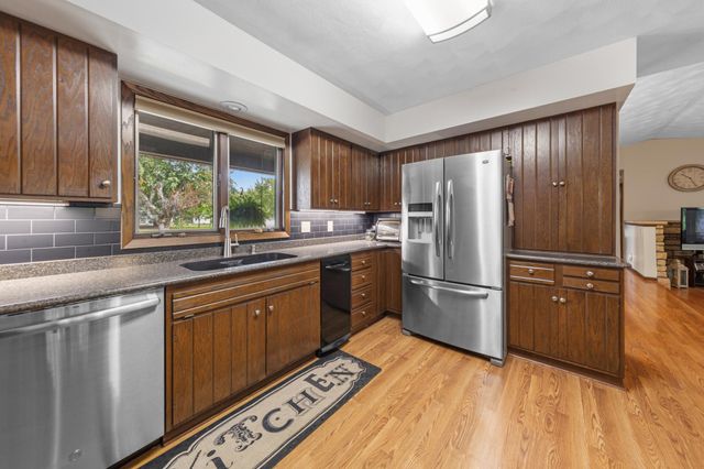 23 Holiday Court, North Mankato, MN 56003