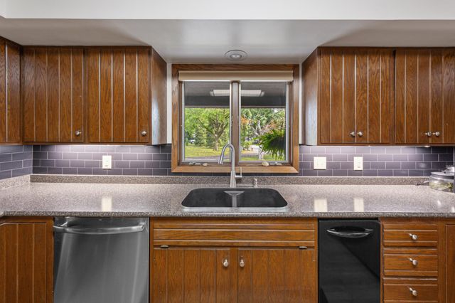 23 Holiday Court, North Mankato, MN 56003