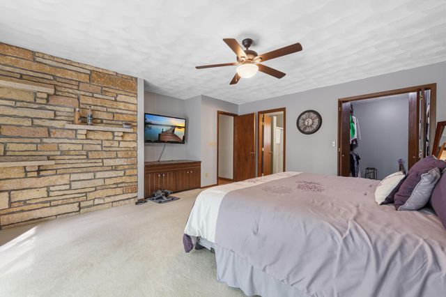 23 Holiday Court, North Mankato, MN 56003