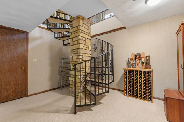 23 Holiday Court, North Mankato, MN 56003