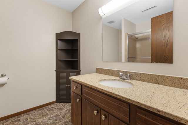 23 Holiday Court, North Mankato, MN 56003