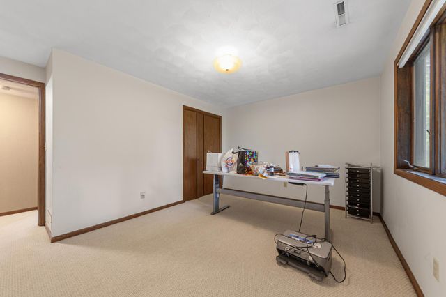 23 Holiday Court, North Mankato, MN 56003