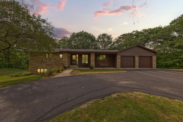 23 Holiday Court, North Mankato, MN 56003