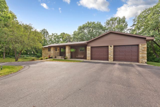 23 Holiday Court, North Mankato, MN 56003