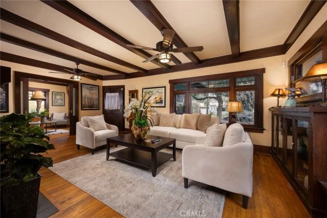 577 N Chester Avenue, Pasadena, CA 91106