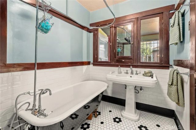 577 N Chester Avenue, Pasadena, CA 91106