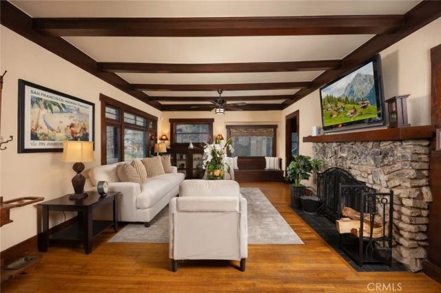 577 N Chester Avenue, Pasadena, CA 91106