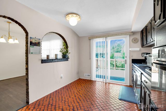 10 4th Street, South River, NJ 08882