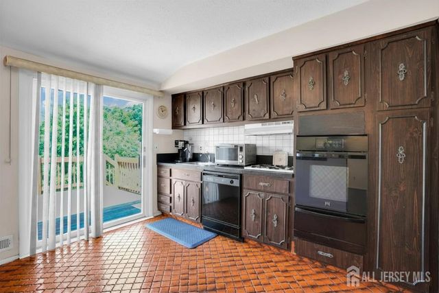 10 4th Street, South River, NJ 08882