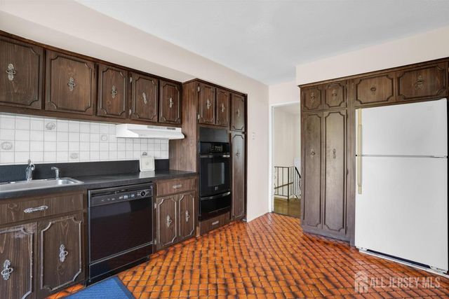 10 4th Street, South River, NJ 08882
