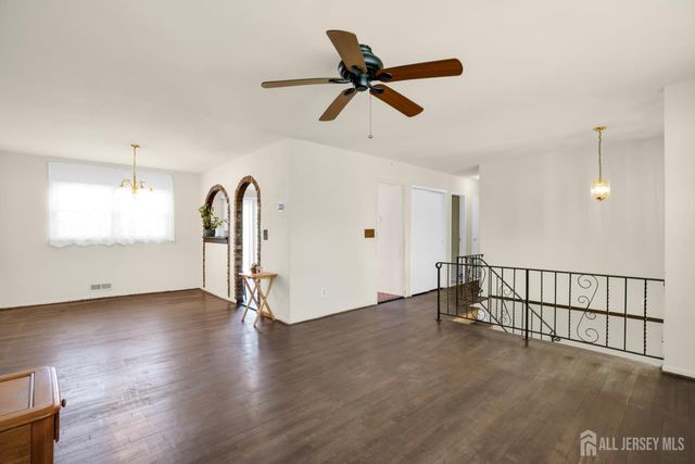 10 4th Street, South River, NJ 08882