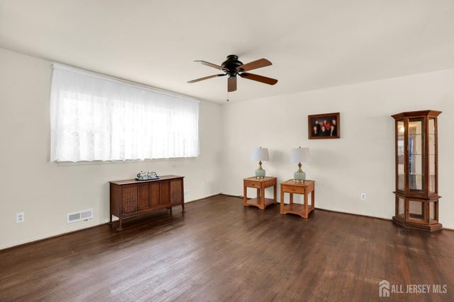 10 4th Street, South River, NJ 08882