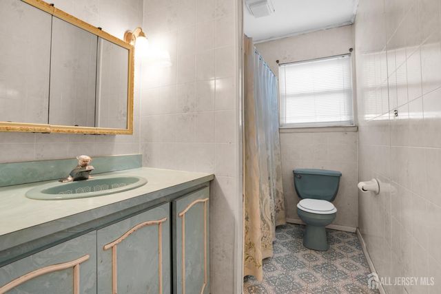 10 4th Street, South River, NJ 08882
