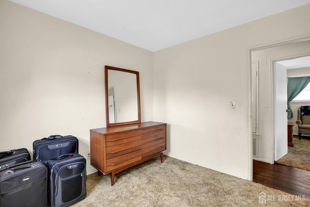 10 4th Street, South River, NJ 08882