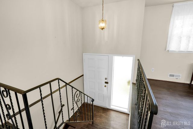 10 4th Street, South River, NJ 08882