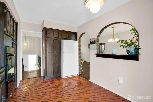 10 4th Street, South River, NJ 08882