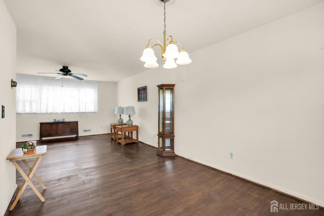 10 4th Street, South River, NJ 08882