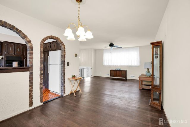 10 4th Street, South River, NJ 08882
