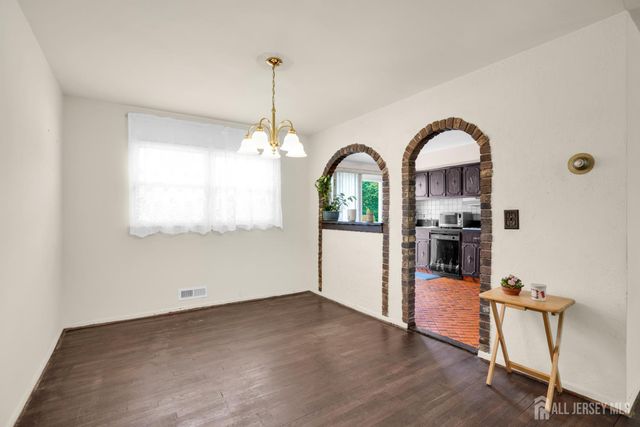 10 4th Street, South River, NJ 08882