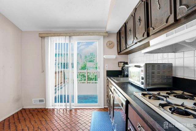 10 4th Street, South River, NJ 08882