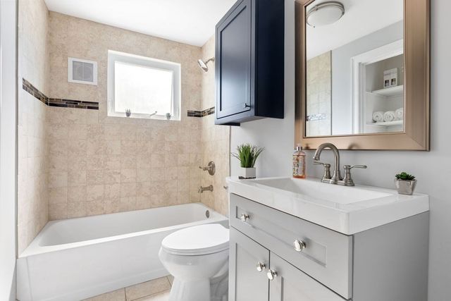 149 Oak St, Natick, MA 01760
