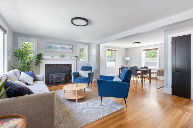 149 Oak St, Natick, MA 01760
