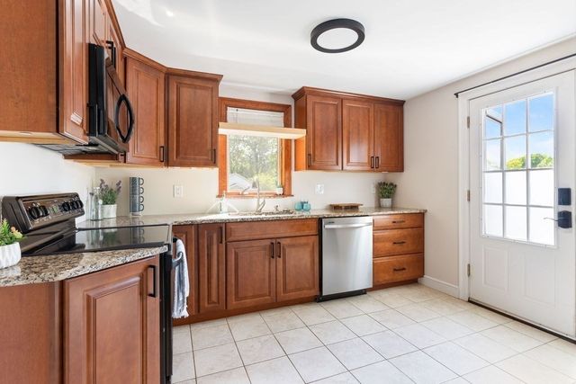 149 Oak St, Natick, MA 01760