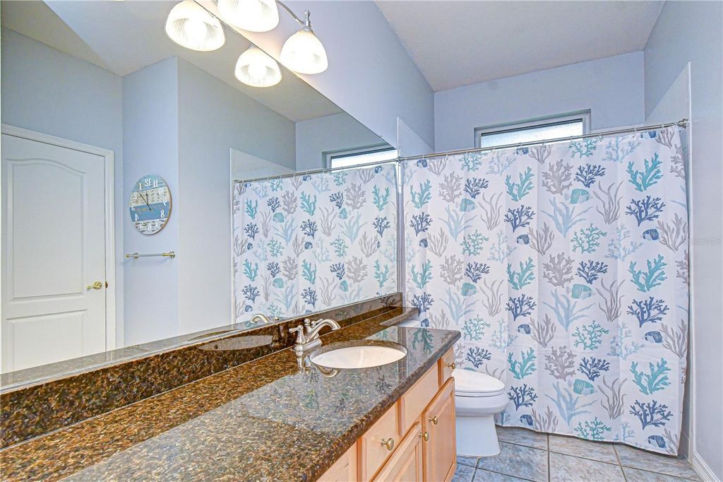 Image 20 of property listing at 5104 SYLVAN OAKS DRIVE, Valrico, FL 33596