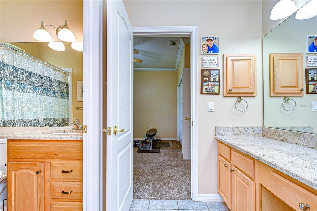 Image 22 of property listing at 5104 SYLVAN OAKS DRIVE, Valrico, FL 33596