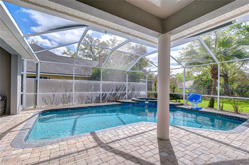 Image 30 of property listing at 5104 SYLVAN OAKS DRIVE, Valrico, FL 33596
