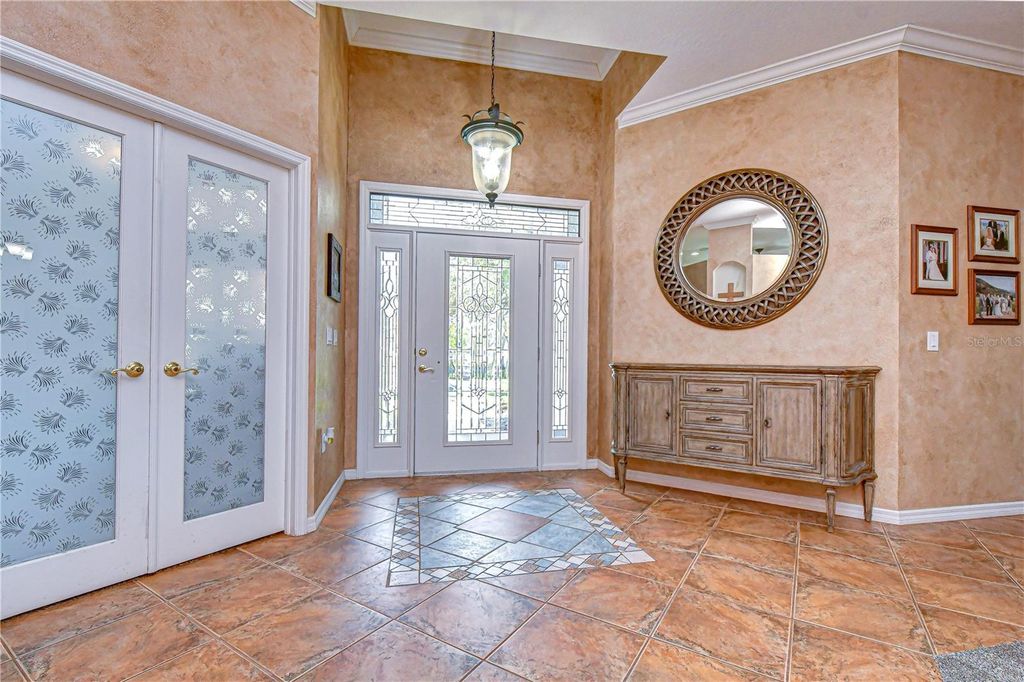 Image 4 of property listing at 5104 SYLVAN OAKS DRIVE, Valrico, FL 33596